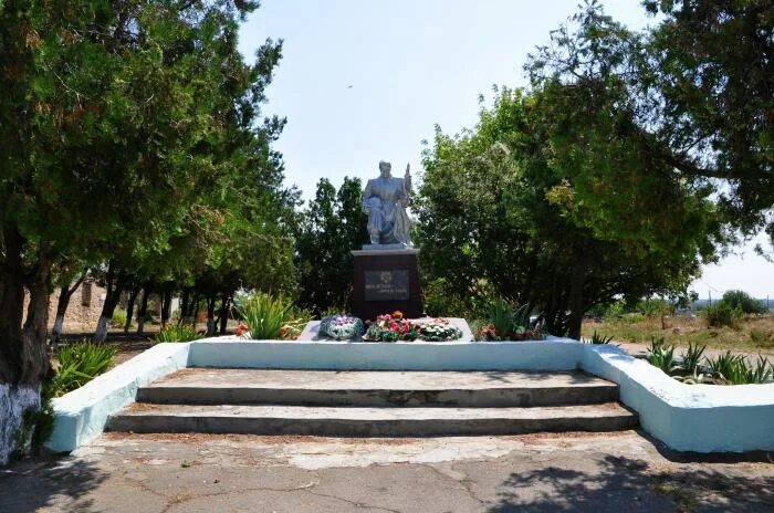 Село тягинка херсонская область. Новокаиры херсонская область. Село тягинка херсонская область. Крепость в тягинке херсонская обл. Херсон тягинка.