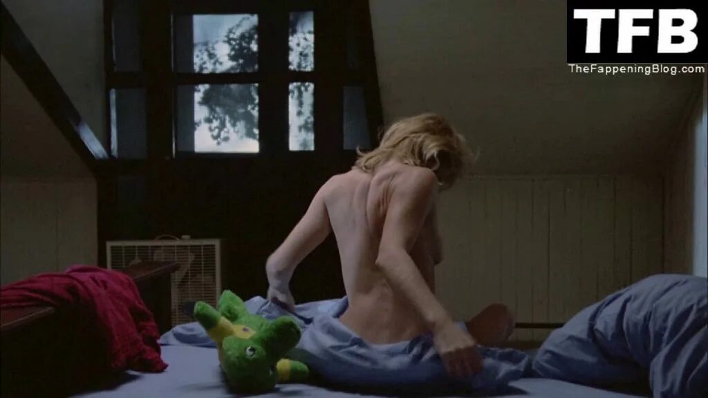 Голая Попка Саманты Янус – Генозавр 2 (1997)