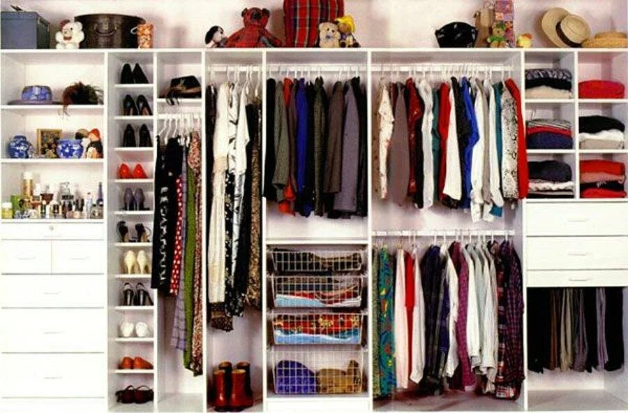 Шкаф для одежды. Организация пространства в шкафу с одеждой. Порядок в гардеробной. Идеальный шкаф для одежды.