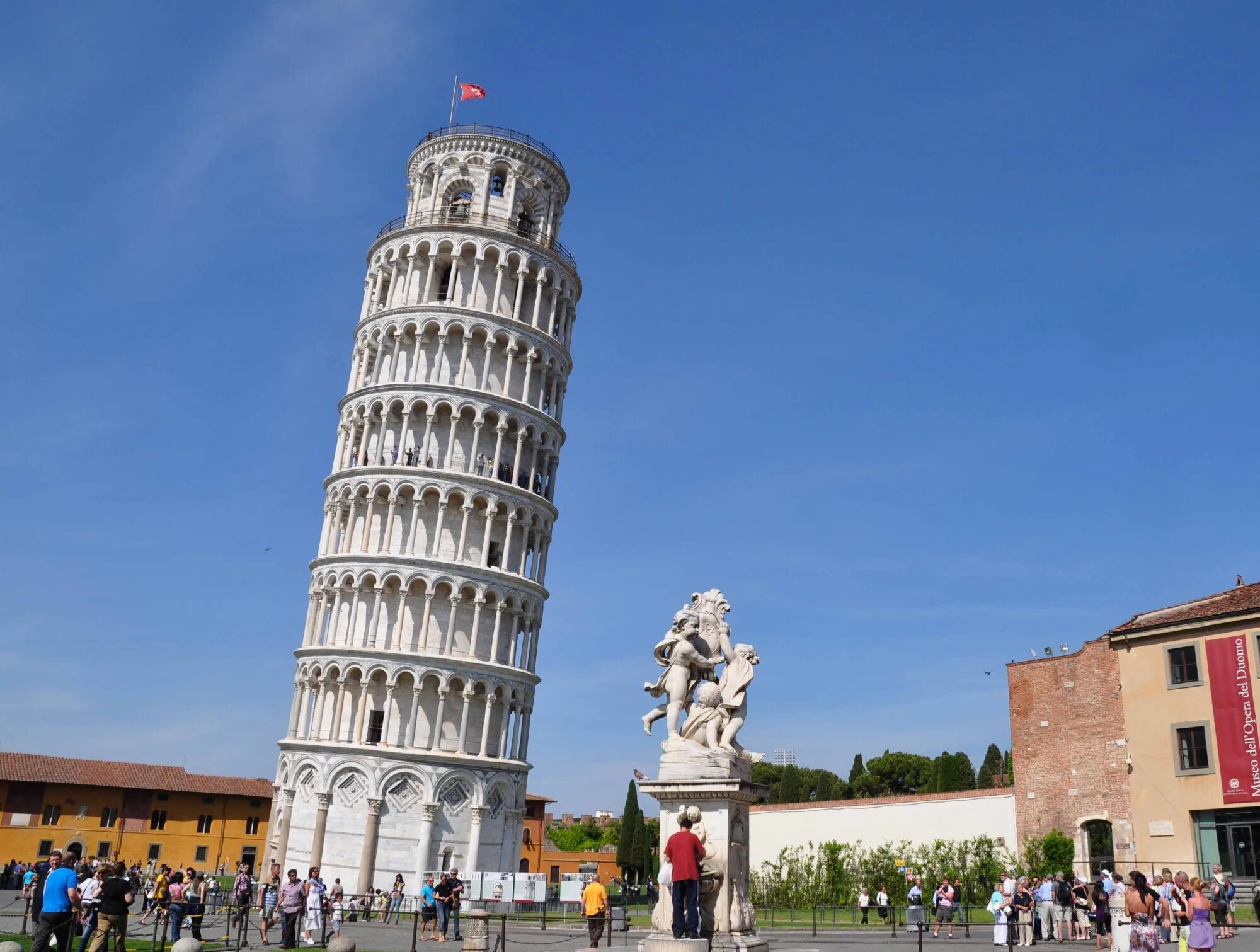 В какой стране находится достопримечательность. Пизанская башня Италия. Пизанская башня (Пиза, Италия). Рим Колизей Пизанская башня. Падающая башня Пизанская башня.
