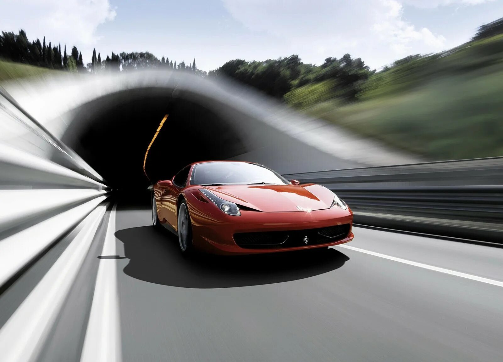Едет красная машинка. Ferrari 458 аэродинамика. Машина в движении. Красивая машина на дороге. Авто скорость.
