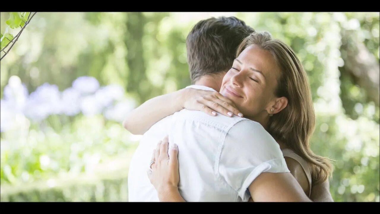 Объятия картинки. Объятия фото. Люди обнимаются. Объятия картинки. Hug and be hugged.