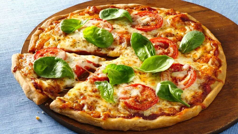 Пицца моцарелла. Моцарелла для пиццы. Пицца с сыром моцарелла. Моцарелла для пиццы Италия. Пицца со стекающим сыром.