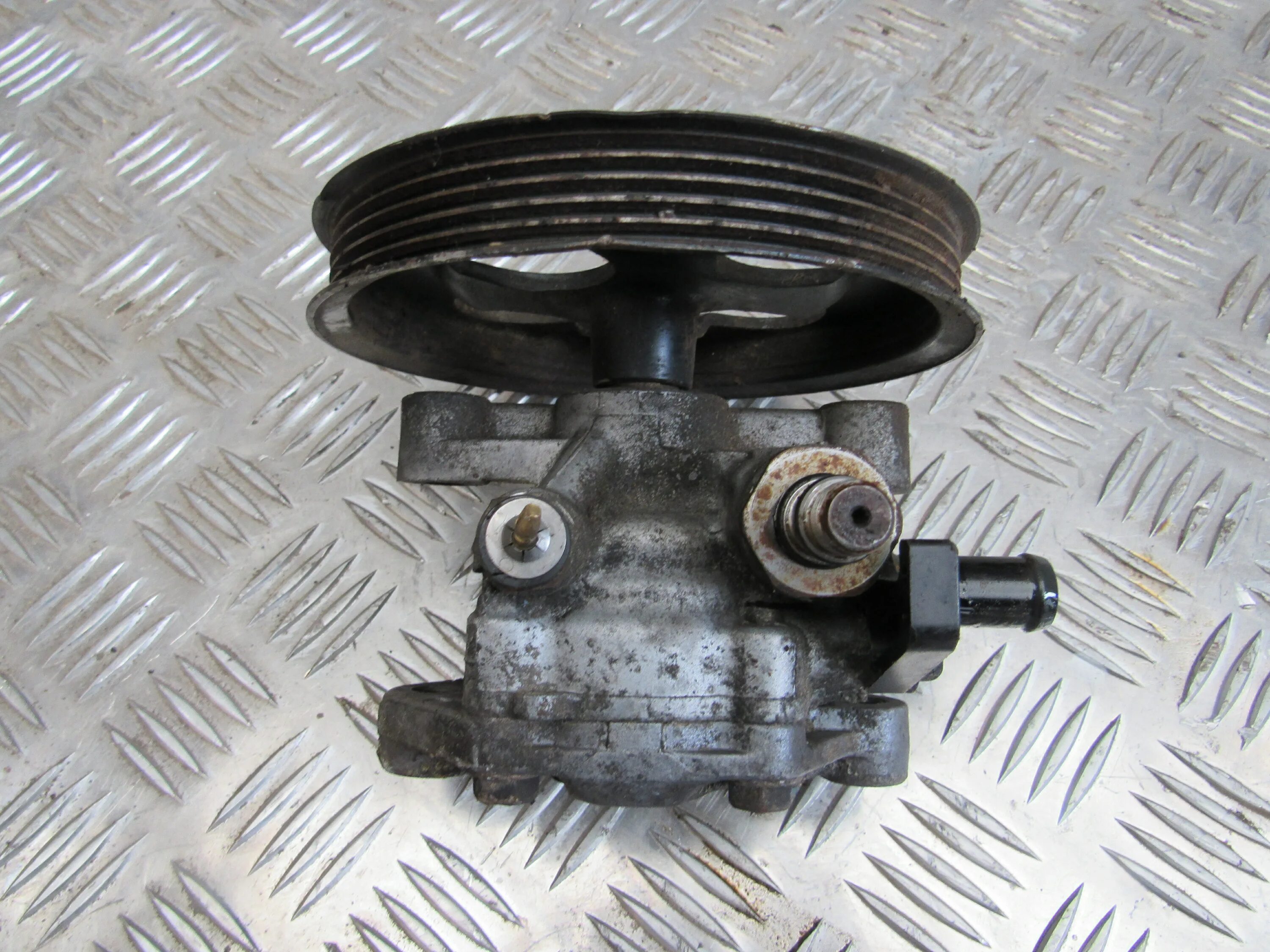 кронштейн насоса гур каризма 1. гур mitsubishi. гур mitsubishi. насос гур митсубиси лансер 10. насос гура митсубиси лансер.