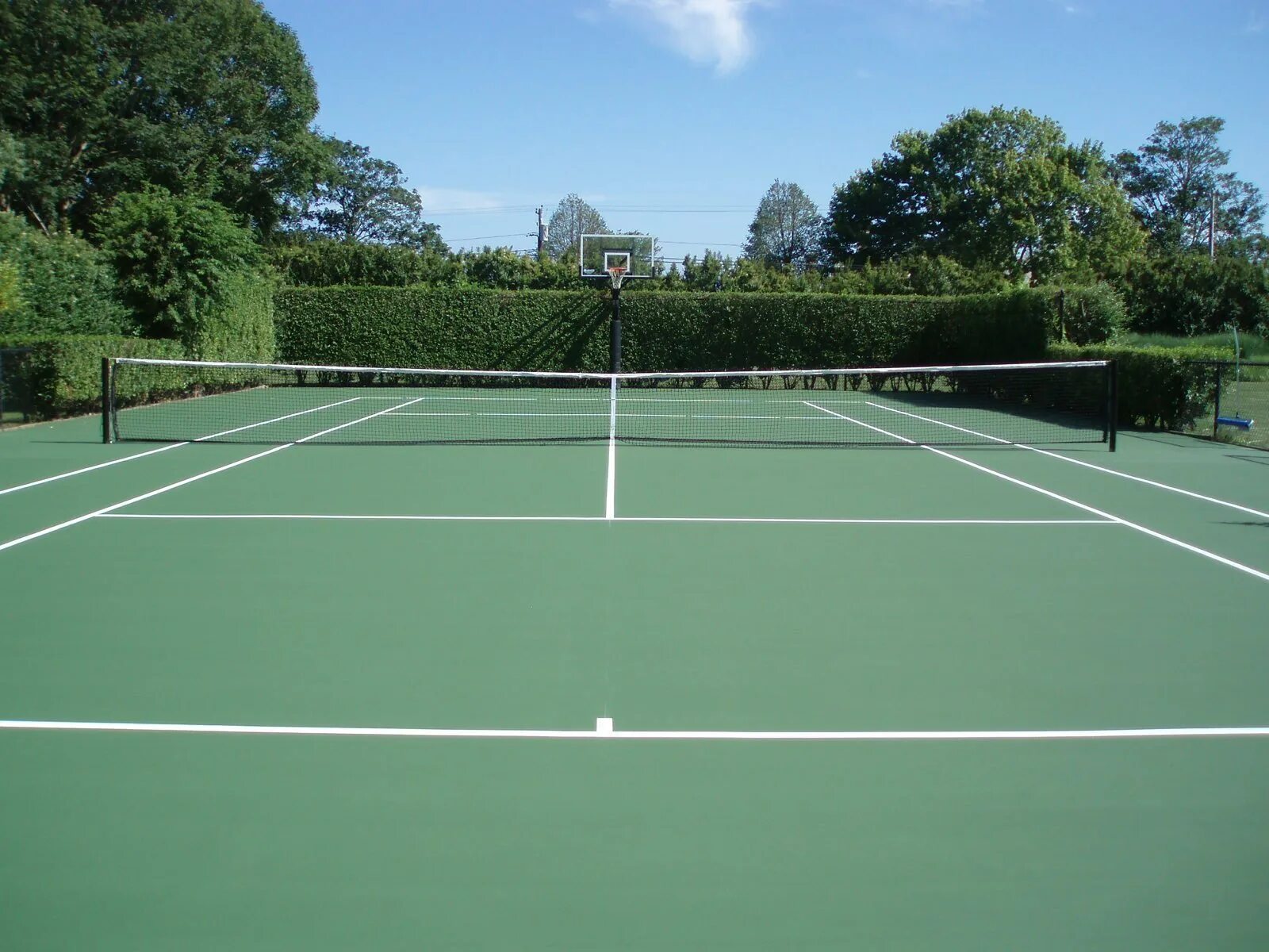 Какое поле теннисный. Теннисный корт Стэнфорд. Агаларов теннисный корт. Теннисный корт Джумейра. Теннисный корт Ельдигино.