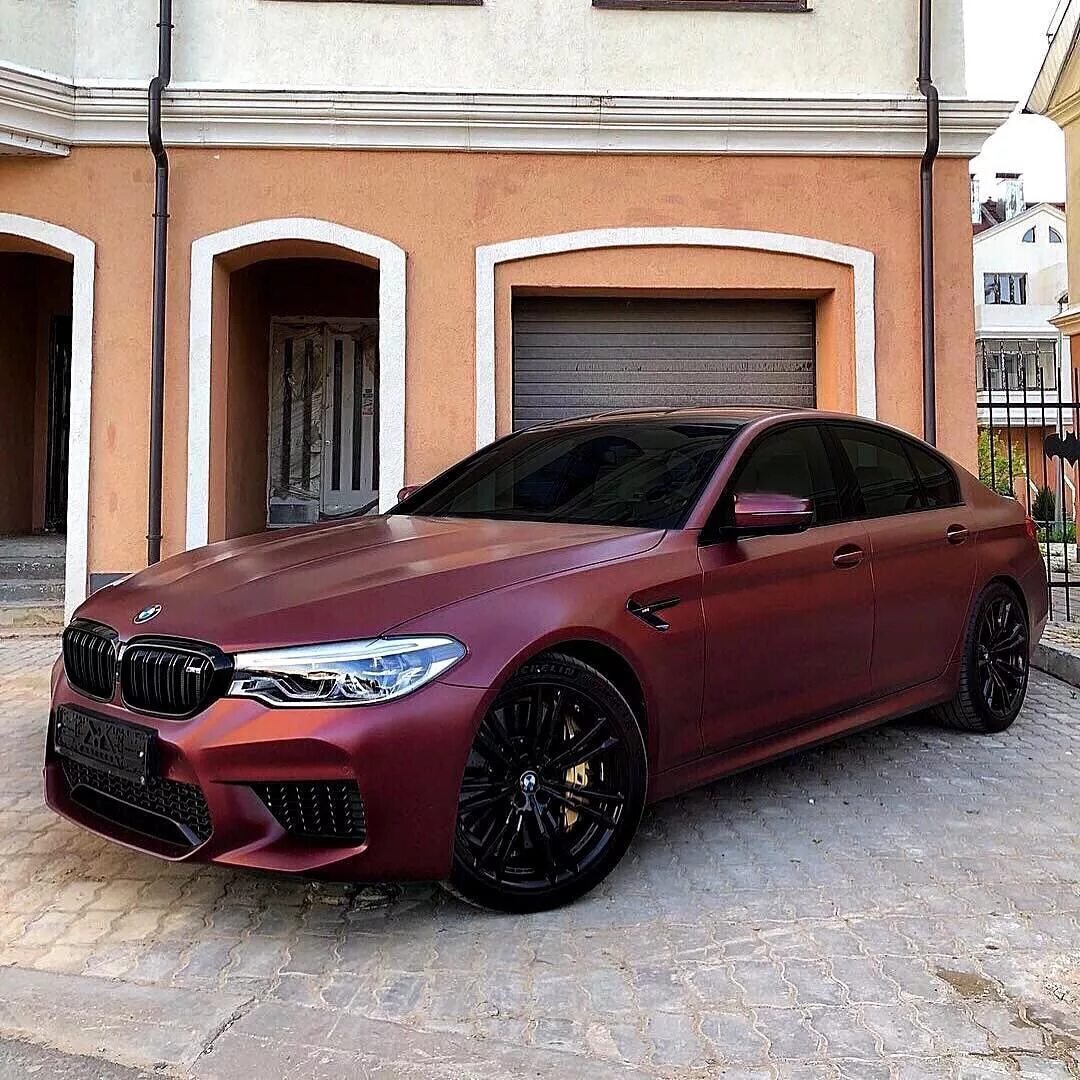 BMW m5 f90. BMW m5 красная. БМВ м5 красная матовая. BMW m5 f90 матовая. Матовая м5