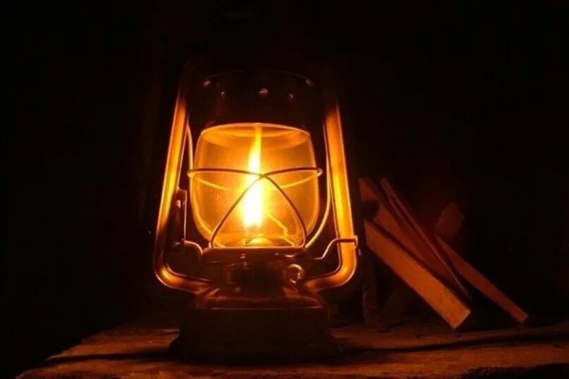 Горящие керосиновые лампы. Свеча керосиновая лампа. Светильник библия. Керосиновая лампа. Керосиновая лампа.