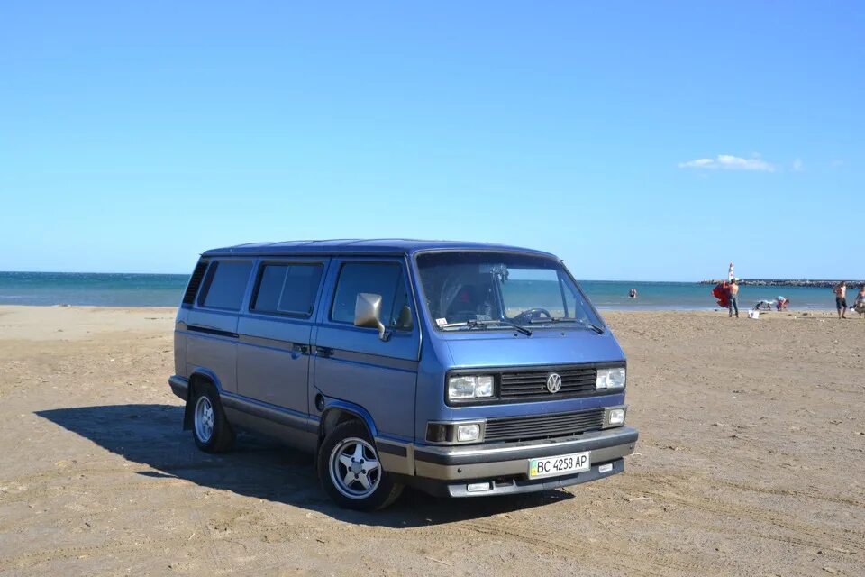 Фольксваген т4 1.9 дизель купить. VW t3 Multivan. Фольксваген Мультивен т3. Фольксваген Мультивен 1990. Фольксваген Мультивен старый.