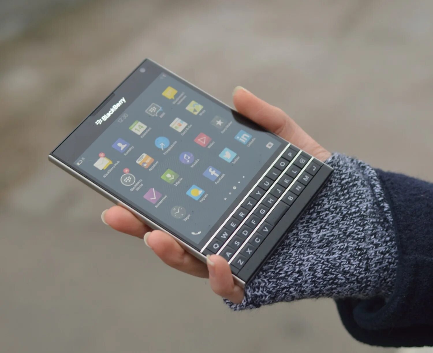 Смартфон блэкберри 2022. BLACKBERRY Passport 2. BLACKBERRY Passport 2022. Блэкберри сенсор с экраном. Лучший телефон в россии в 2024