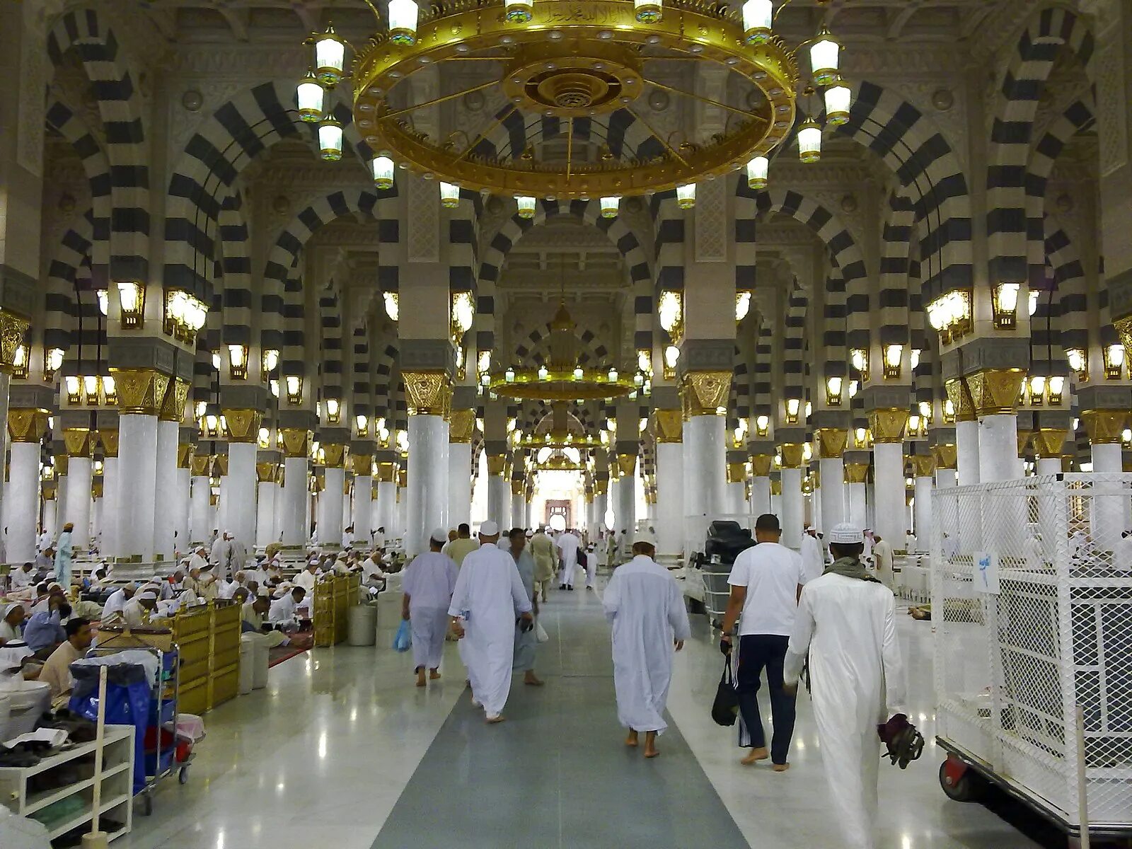 Масджид Аль Наби. Масджид АН-Набави Медина Саудовская Аравия. Мечеть пророка (Масджид АН-Набави). Медина мечеть пророка Мухаммеда.