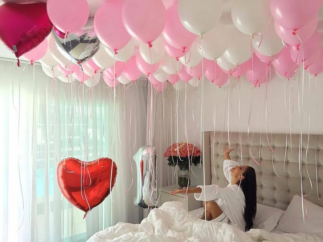 Комната с шарами. Украшение шарами. Украшение комнаты шарами. Украсить комнату шариками. Украшение комнаты шарами на день рождения.