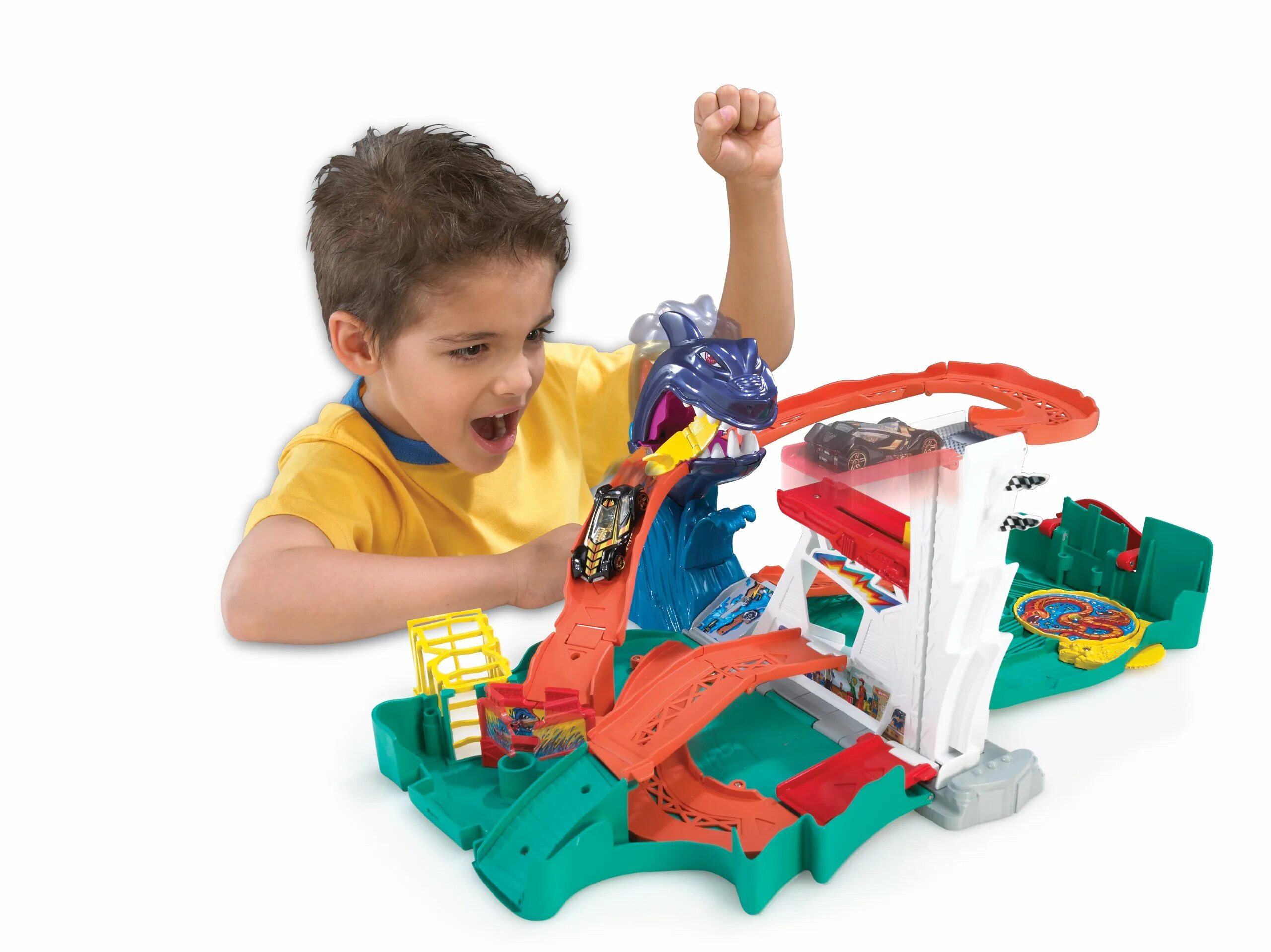 Hot wheels дети играют. Атака акулы хот Вилс детский мир. Hot Wheels Sharkbite Bay. Атака трек с акулой. Трек хот Вилс с акулой.