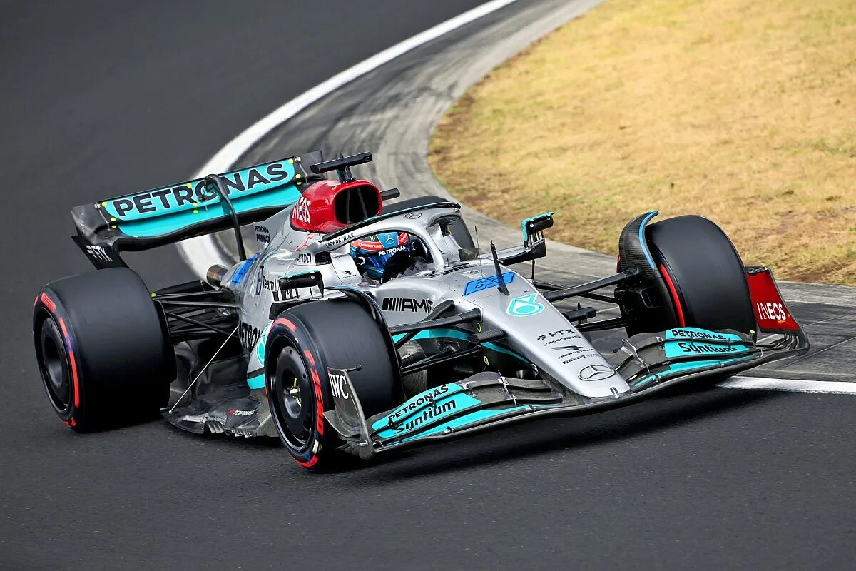 Болид f1 2022. Mercedes f1 2022. Болид f1 2023 Mercedes. Формула 1 Мерседес 2022.