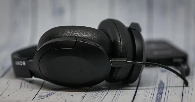 Сколько времени заряжать наушники. Наушники зарядить. sony headphones charge. беспроводная гарнитура samsung с индикатором заряда. сколько заряжать наушники.