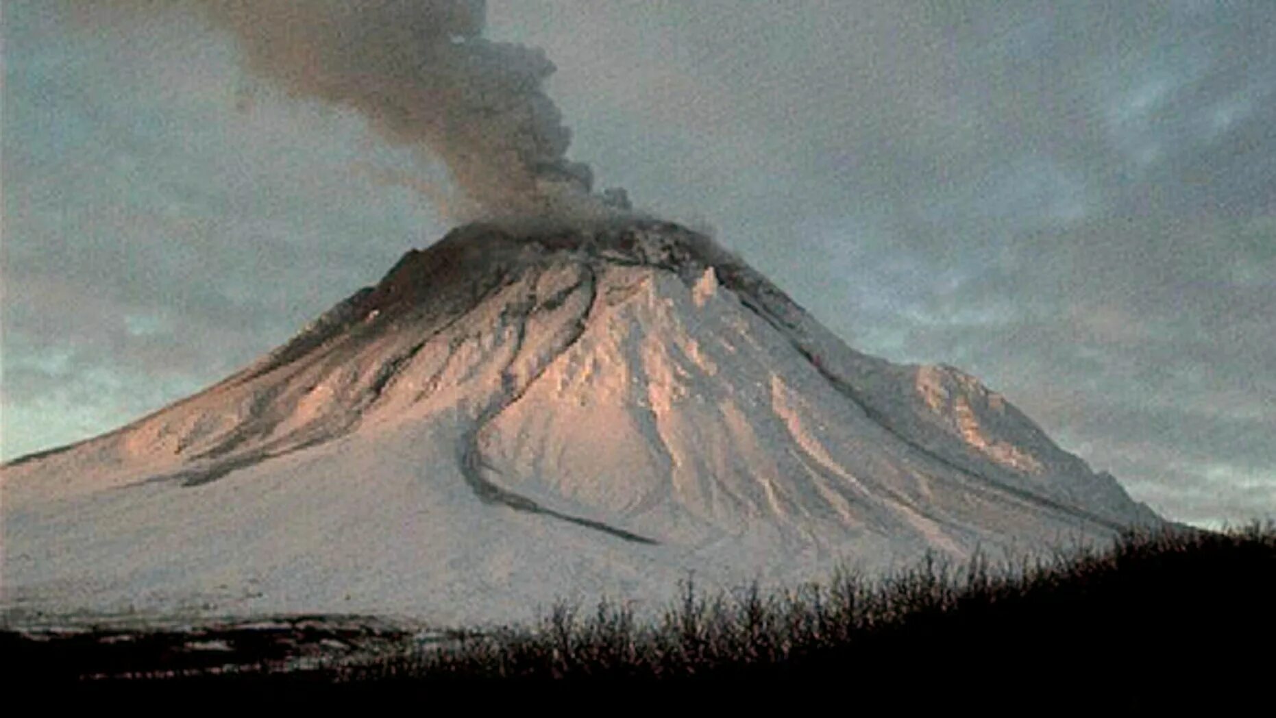 Вулкан сангай извержение. Камчатка ключевская сопка. Вулкан опала камчатка. Вулкан сангай. Вулкан ключевская сопка.