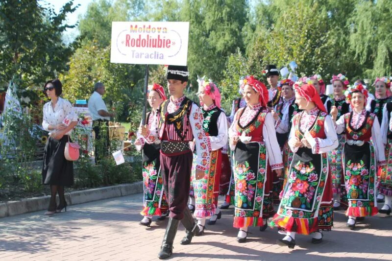 Тараклия молдова. Молдова Тараклийский район. Город Тараклия Республика Молдова. Тараклия болгары. Достопримечательности города Тараклии.