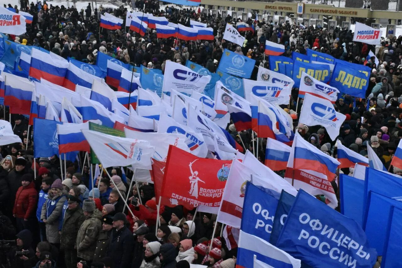 Митинг в Саратове сейчас. Митинг 22 февраля 2023 Саратов. Митинг в поддержку России. Мирные митинги Саратов. Митинг саратов сегодня