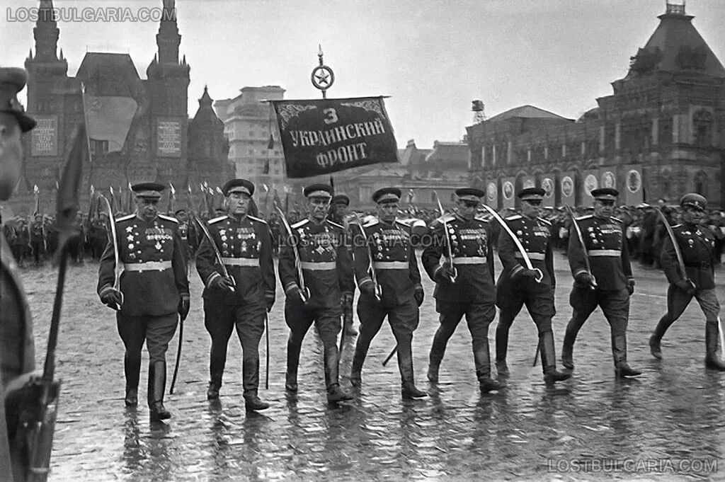 ВОВ парад Победы 1945. Парад Победы 1945 1 белорусский фронт.