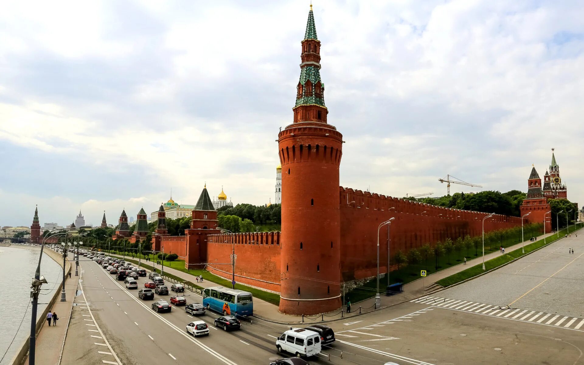 Угловая Арсенальная (Собакина) башня. Арсенальная башня Московского Кремля. Собакина башня Московского Кремля. Московский Кремль угловая Арсенальская башня.