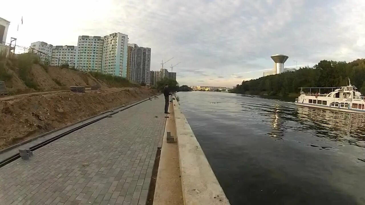 Подслушанная пойма. Москва река Павшинская Пойма. Павшинская Пойма набережная. Набережная в Павшинской пойме. Набережная Москва река Пойма.