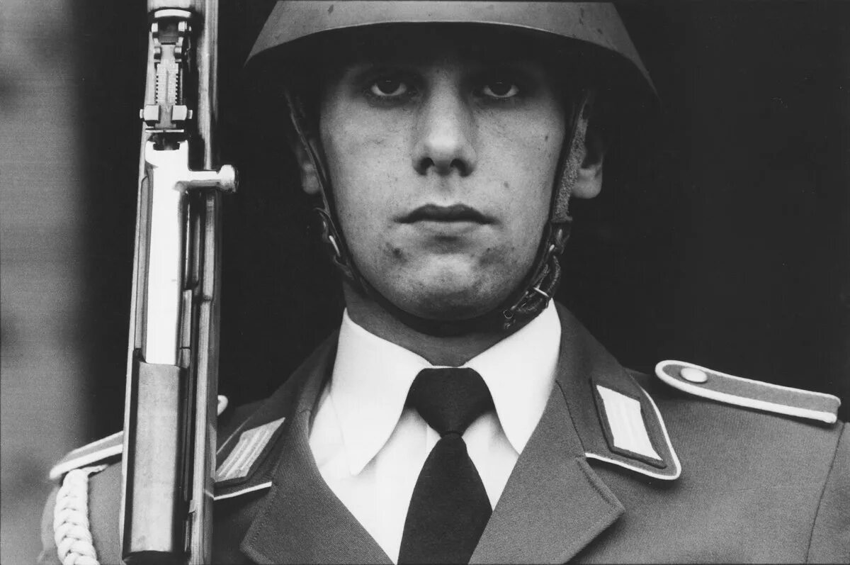 Гдр прототип певца. Trabant 603. Гдр берлин 80 е годы. Гдр 60е. Гдр прототип певца.