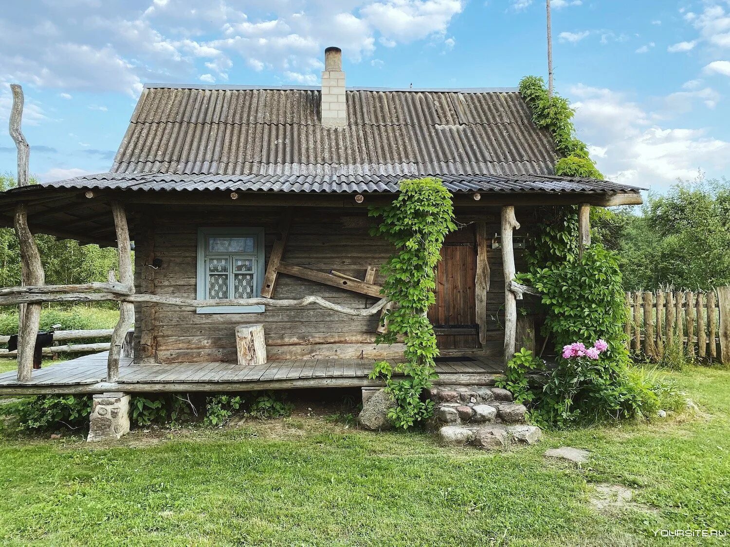 Купить деревню в беларуси. Деревенский дом Беларусь Витебская область. Поставский район деревня АПИДОМЫ. Усадьба Аколица Беларусь. Усадьба Новосёлки Поставский район Гончар.