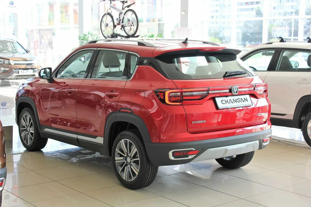 маникюр на новый год 2022 красный. красный на новый 2022. красный на новый 2022. красный новогодний маникюр 2022. зимние ногти.