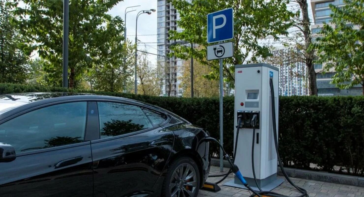 Зарядные станции АББ. Электромобиль зарядка CHADEMO. Электрозарядка для электромобилей в Москве. ABB зарядные станции для электромобилей. Зарядные станции в россии