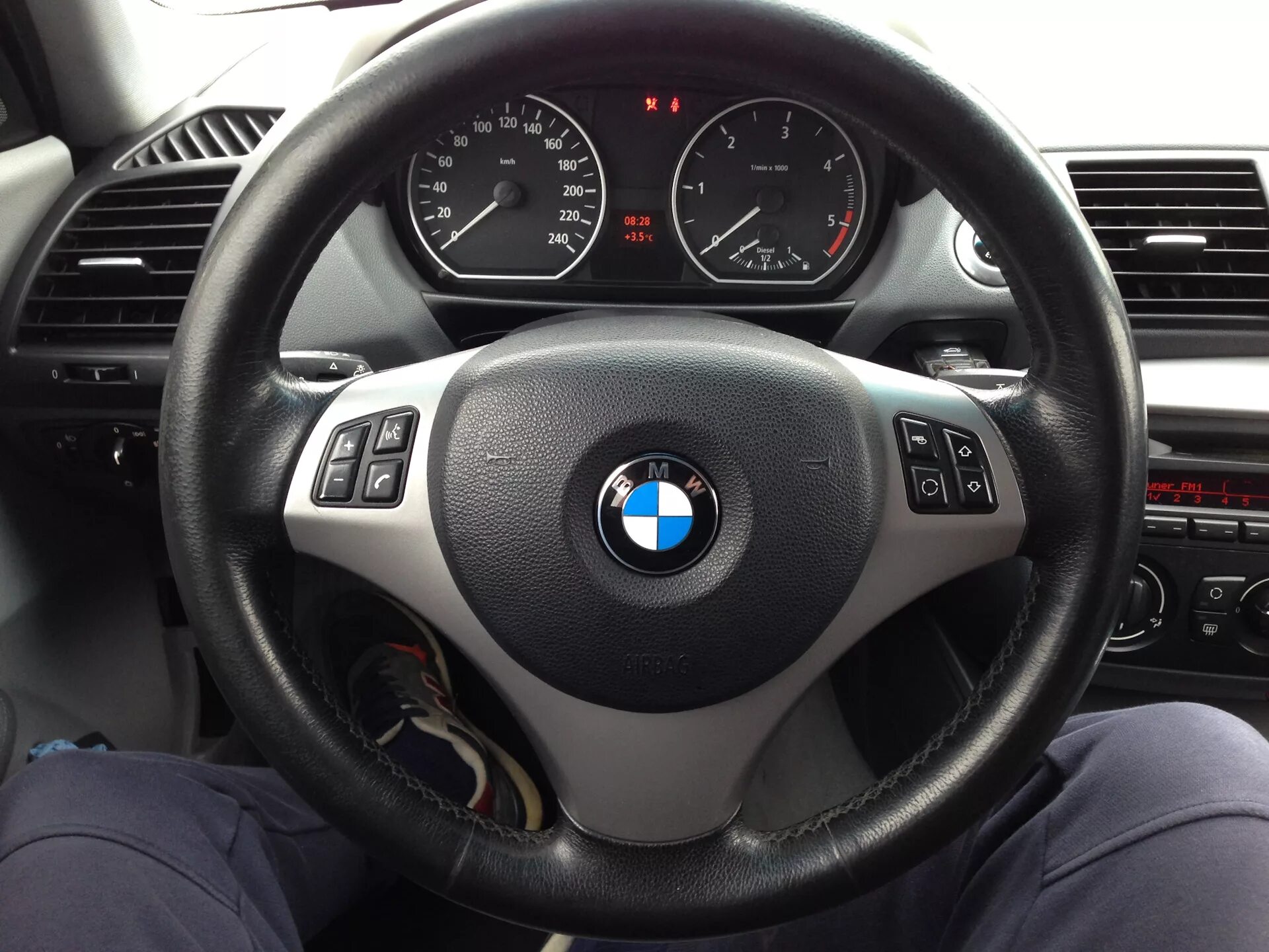 Bmw e87 руль. Бмв е87 руль. Bmw e87 руль. Bmw e87 руль. Bmw e90 мультируль.