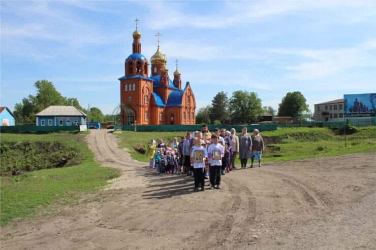 Звезда села. Церковь Лащ Таяба. Церковь села Лащ Таяба. Храм Рождества Пресвятой Богородицы село Лащ Таяпа. Настоятель храма Рождества Пресвятой Богородицы село Лащ Таяба.