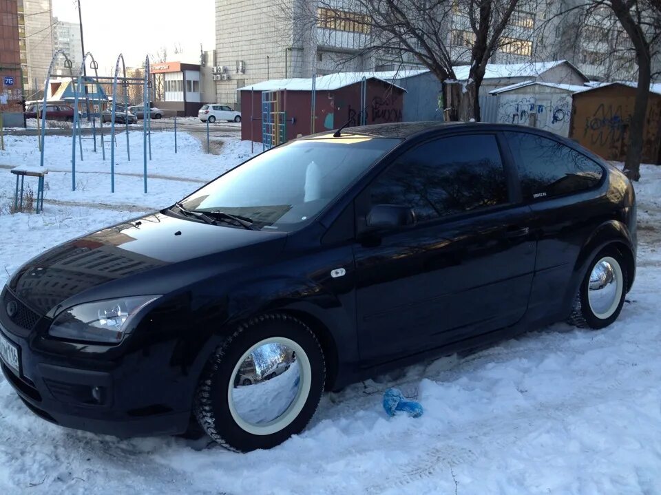 Купить фокус 2 в омске. Ford Focus 2 черный опер. Ford Focus 2 бункер. Focus 2 тонированный. Ford Focus 2 седан в бункере.