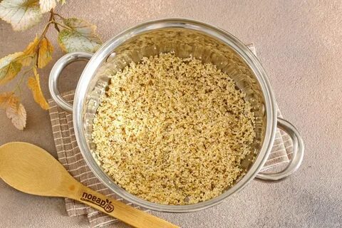 Ячневая каша в кастрюле