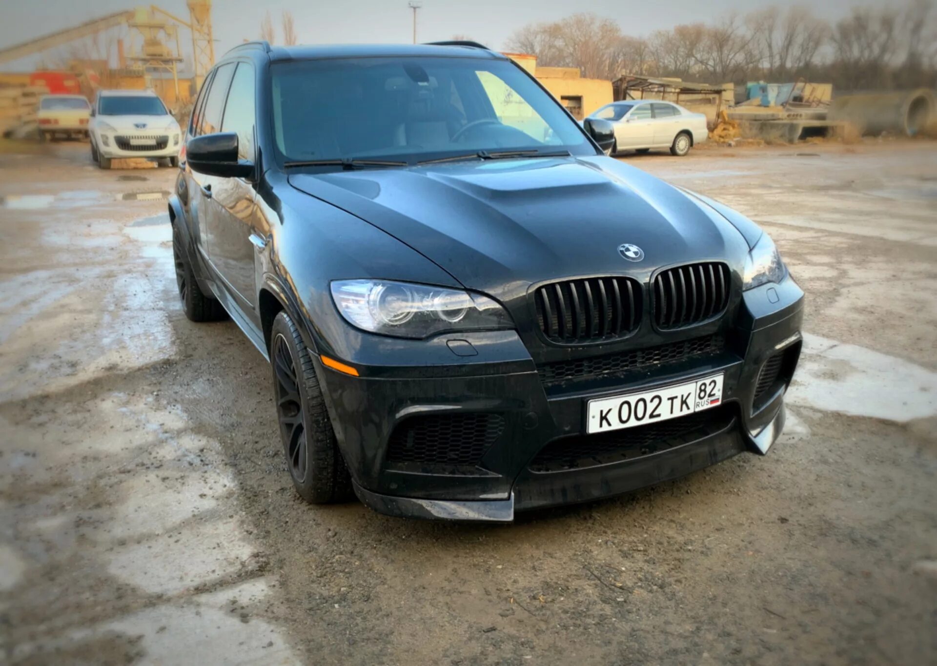 Лобовой х5 е70. БМВ х5 е70 4.8. Фара BMW x5 e70. BMW x5 е70 черные фары. БМВ x5 e70 фары.