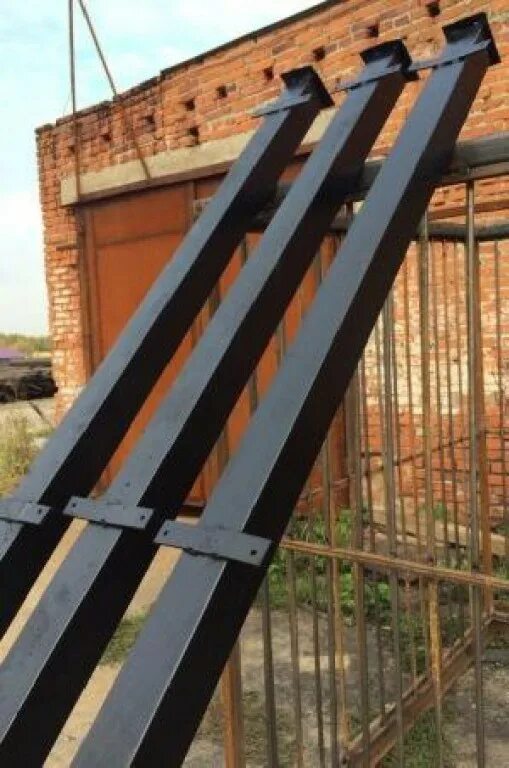 Столб 4 мм. Столбы для забора d50 2.4 толщина. металлический столб. столбы заборные металлические. железные столбы для забора.