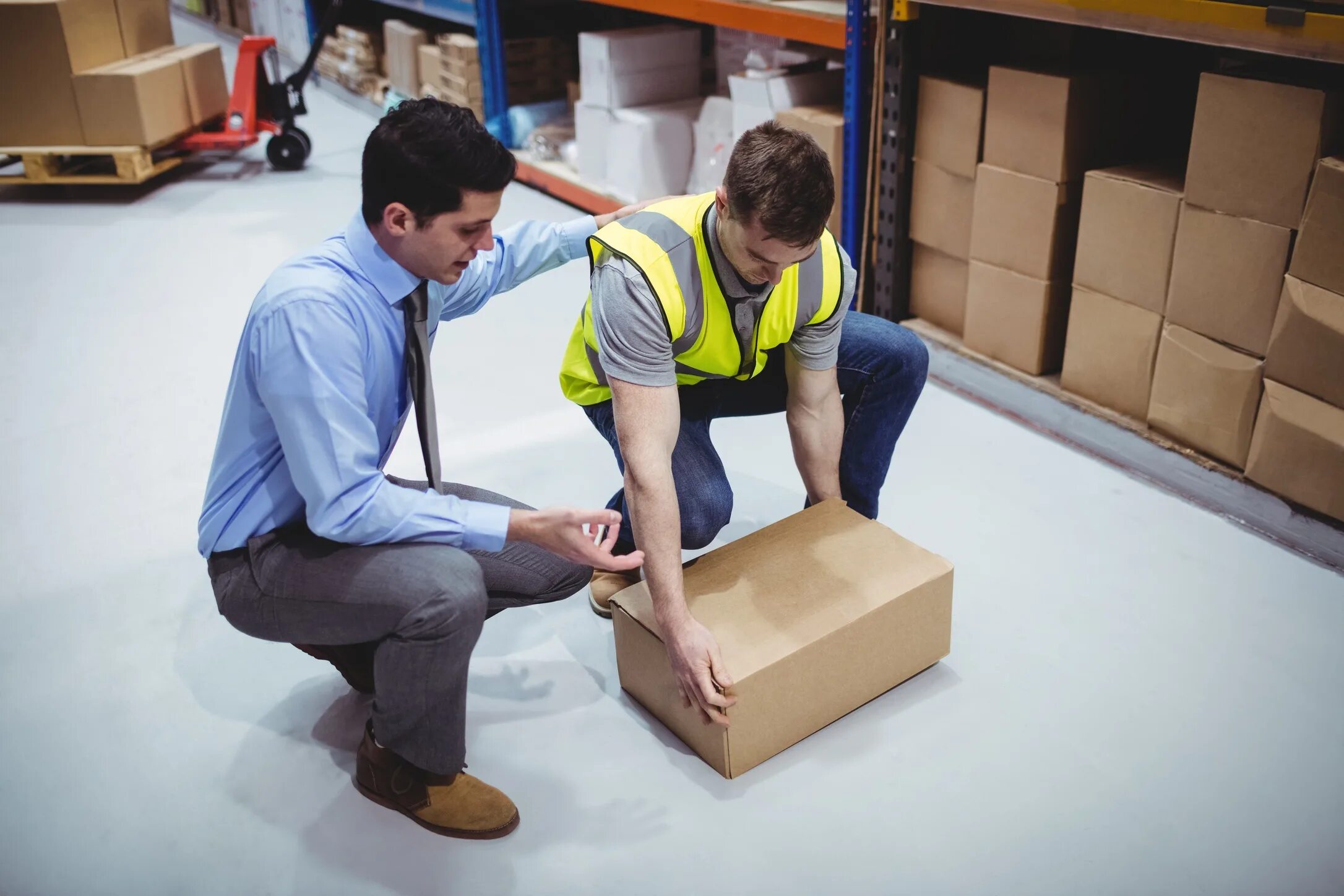 Грузчик ТЦ. Manual handling Training. Warehouse Safety. Workplace manual handling. Handling out