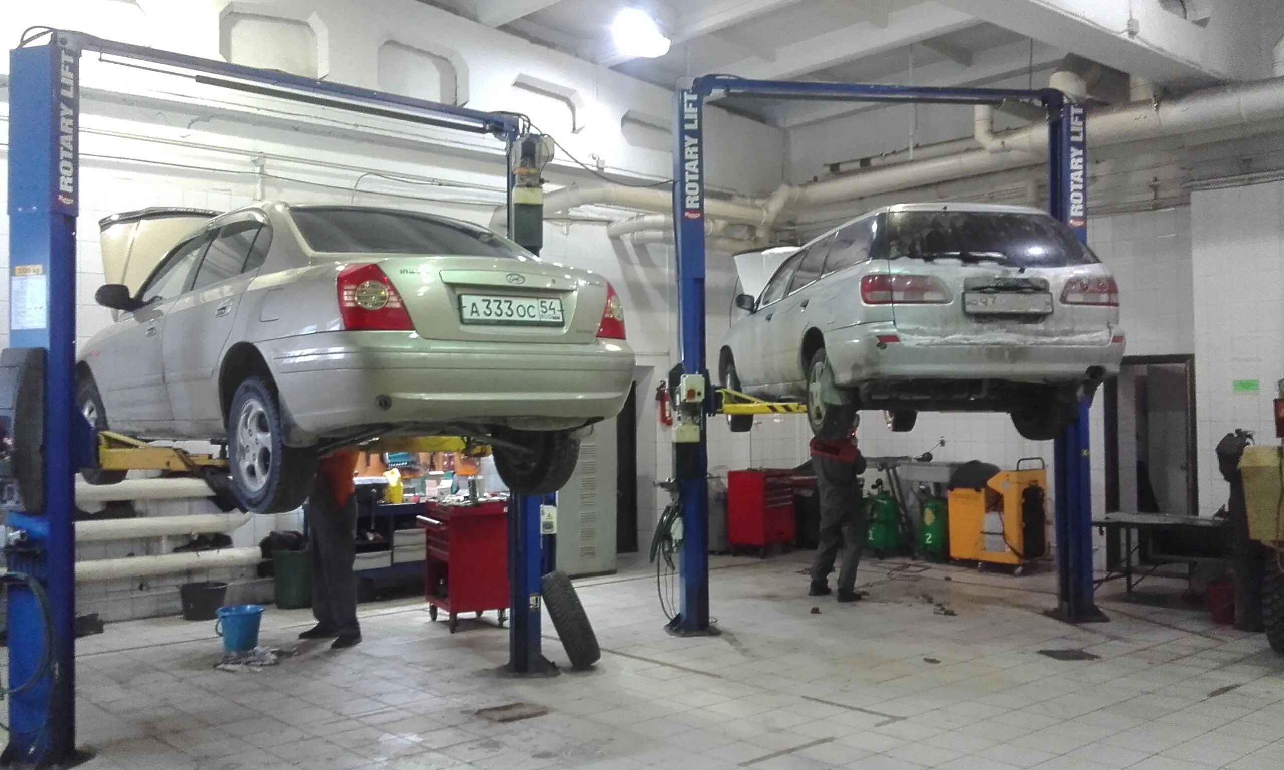 Автосервис ирбит. Мастер-приемщик автосервиса. приемщик автосервиса. мастер-приемщик грузового автосервиса. стойка мастера приемщика автосервиса.