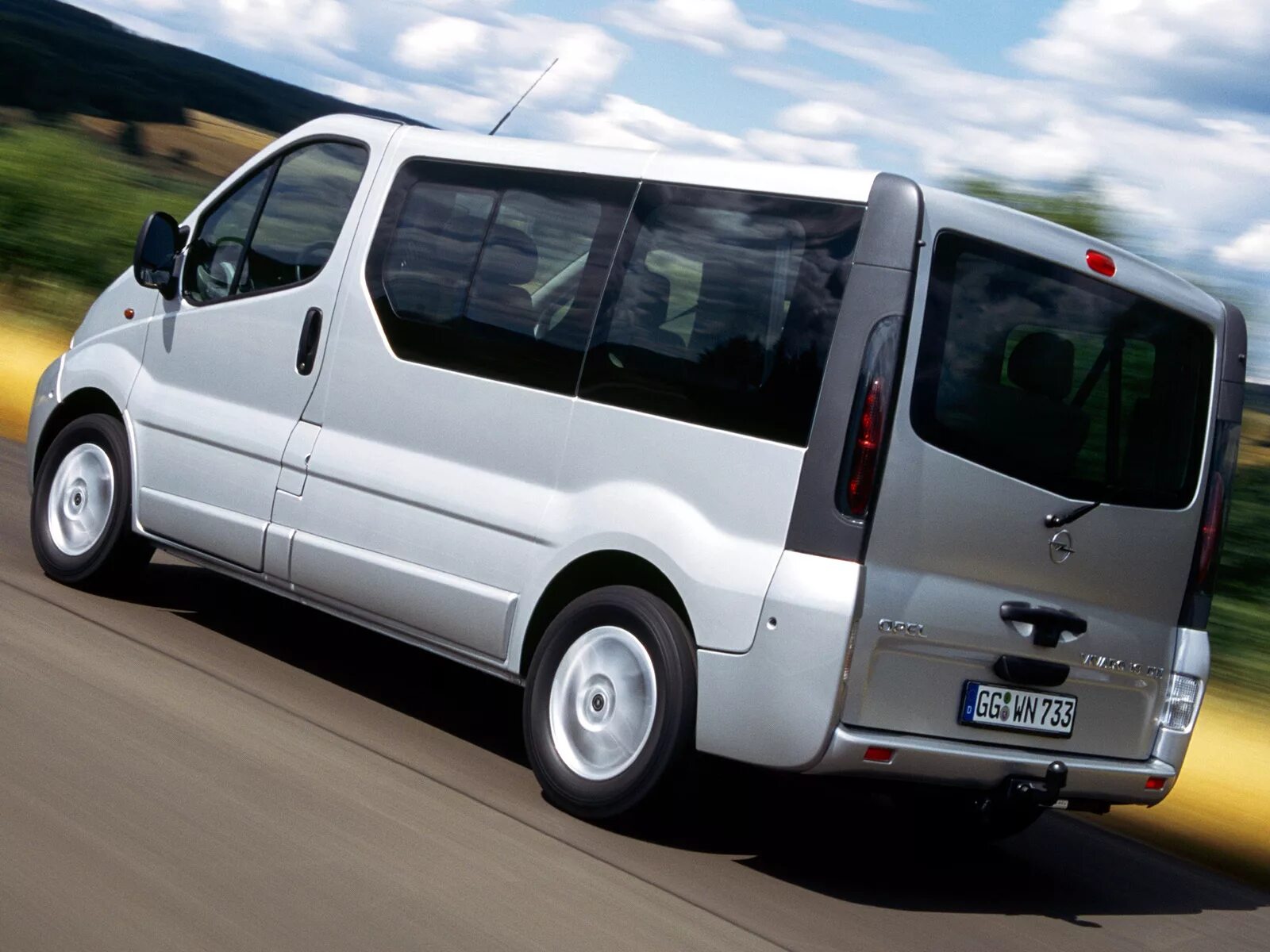 Виваро микроавтобусы. Микроавтобус opel vivaro. опель виваро 2001. opel vivaro 2006. бусик опель виваро.