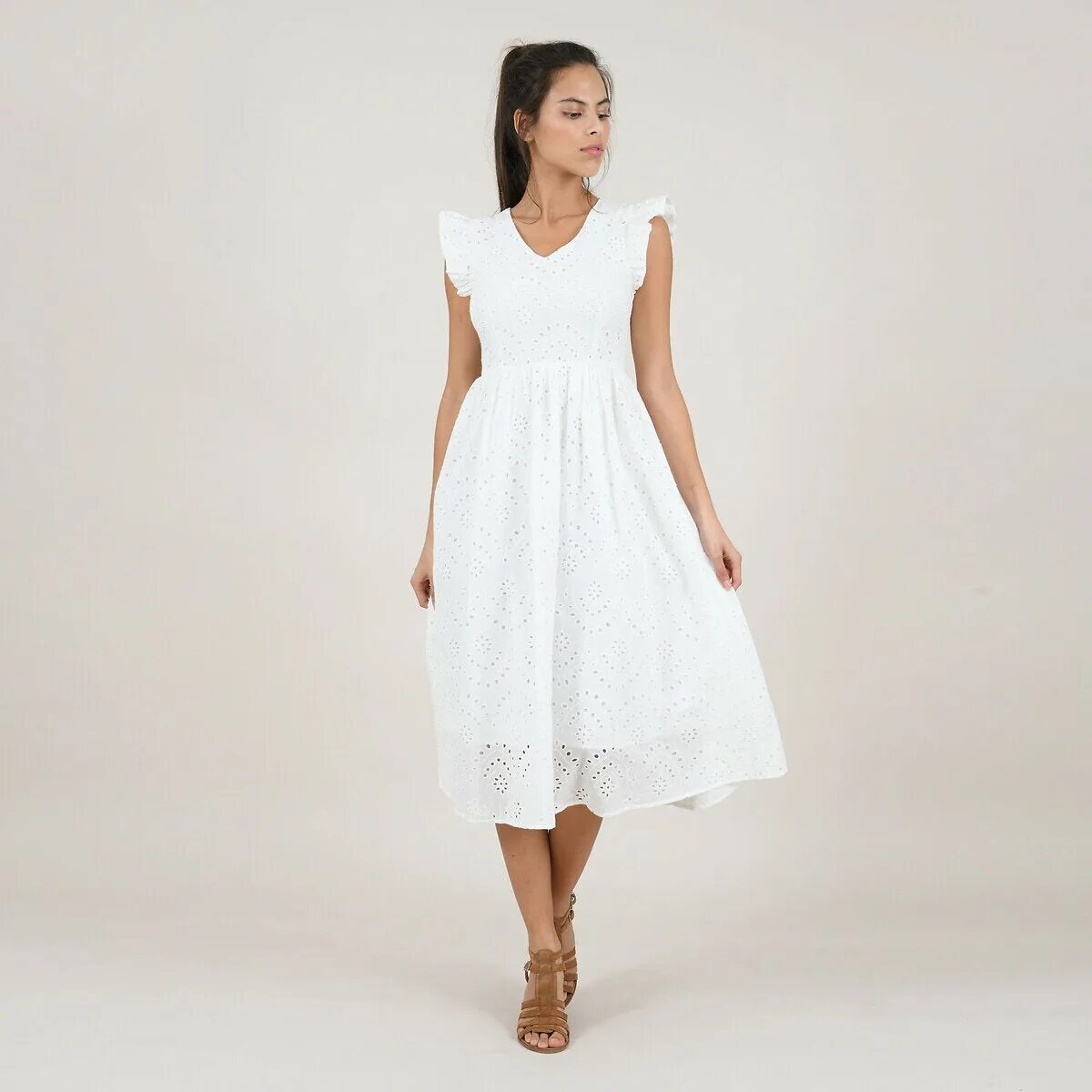 Белое платье из хлопка. Белые платья миди на вайлдберриз. Белое платье миди летнее. Белое платье миди. Белое хлопковое платье миди.