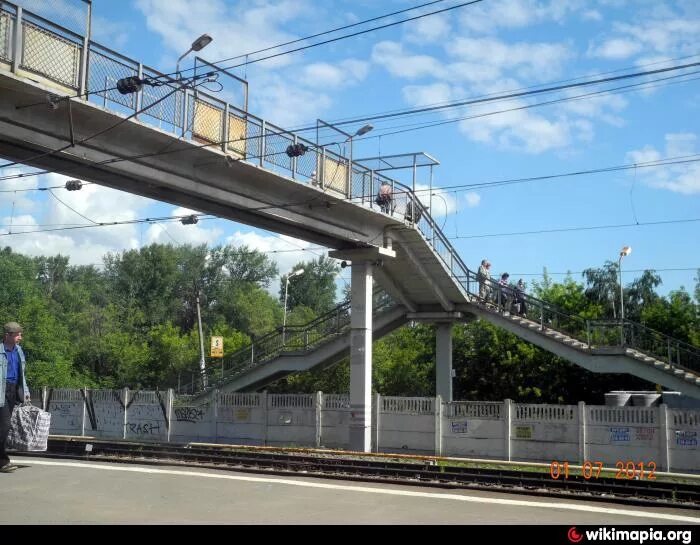 пешеход через переход. пешеход. эбби роуд лондон зебра. спешиваться на пешеходном переходе. пешеход через переход.