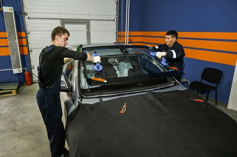 Замена лобового стекла в новосибирске автотрейд. Установка понижения в раздатку нива. Установка стекла. Автостекло нижний новгород. Автотрейд машины.