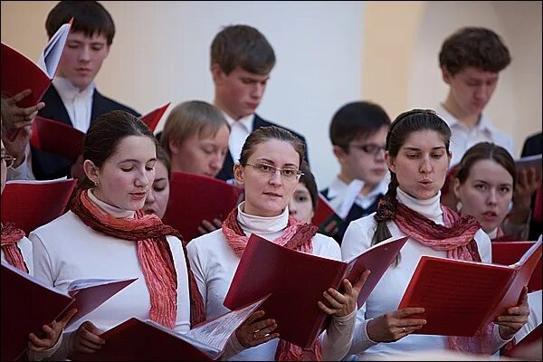 Православный хор. Хор духовного пения. Регент церковного хора в храме василия великого омск. Хор духовного пения. Хоровое пение в храме.