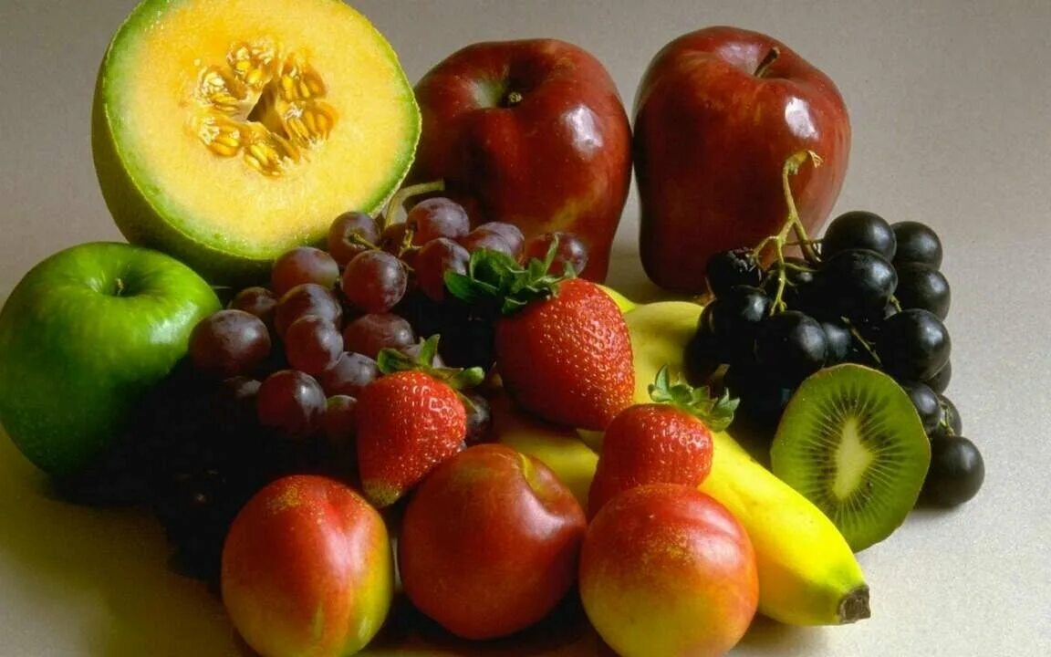 Фруктов 10 купить. Разные фрукты. Плод ягода. Овощи и фрукты. Фрукты фото.