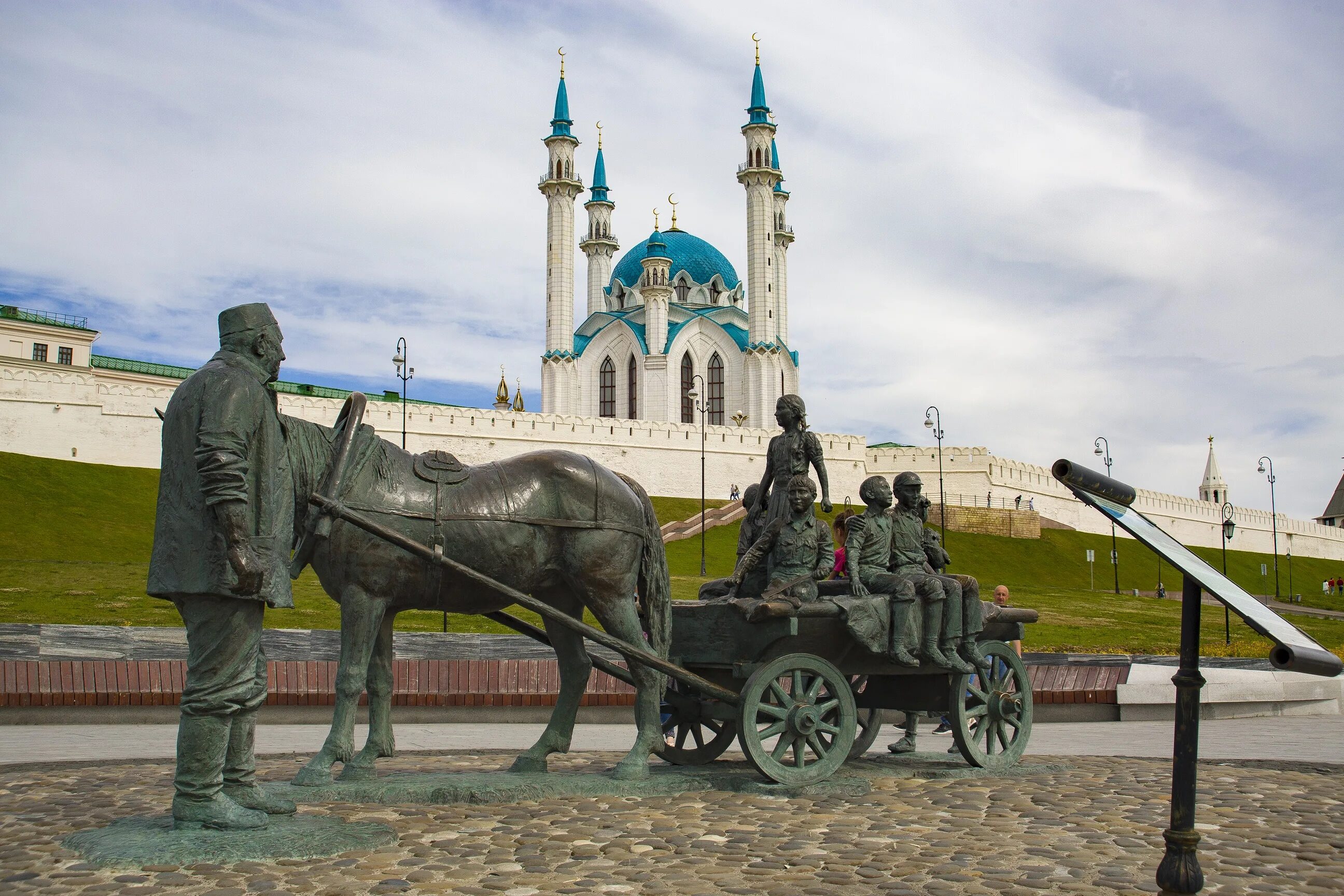 Скульптуры кремля