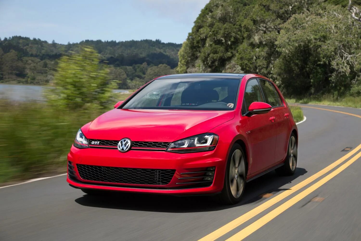 Vw polo 6c1. Volkswagen golf gti 2012. Красная машина фольксваген. Golf 5 r. Красный фольксваген.