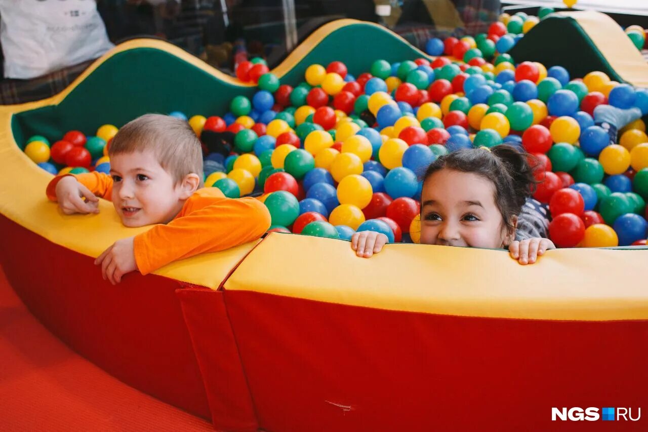 Куда сходить в москве с ребенком 12 лет. Cosmozar водный стадион. Куда можно сходить с ребенком 6 лет. Парк развлечений волшебная миля санкт-петербург. Куда можно сходить всей семьей.