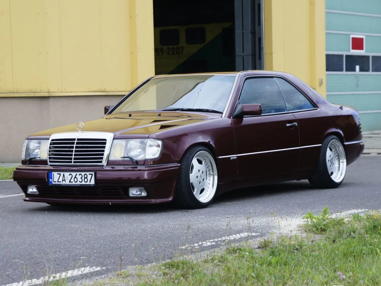 W124 coupe. Mercedes Benz w124 Coupe. Mercedes Benz c124. Мерседес w124 купе. Мерседес Бенц 124 купе.