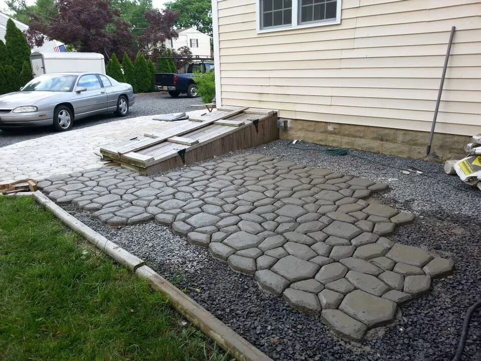 Тротуар в мешках. Цементные дорожки на даче. Бетонные дорожки на даче. Тротуар в мешках. Дорожка из цемента.