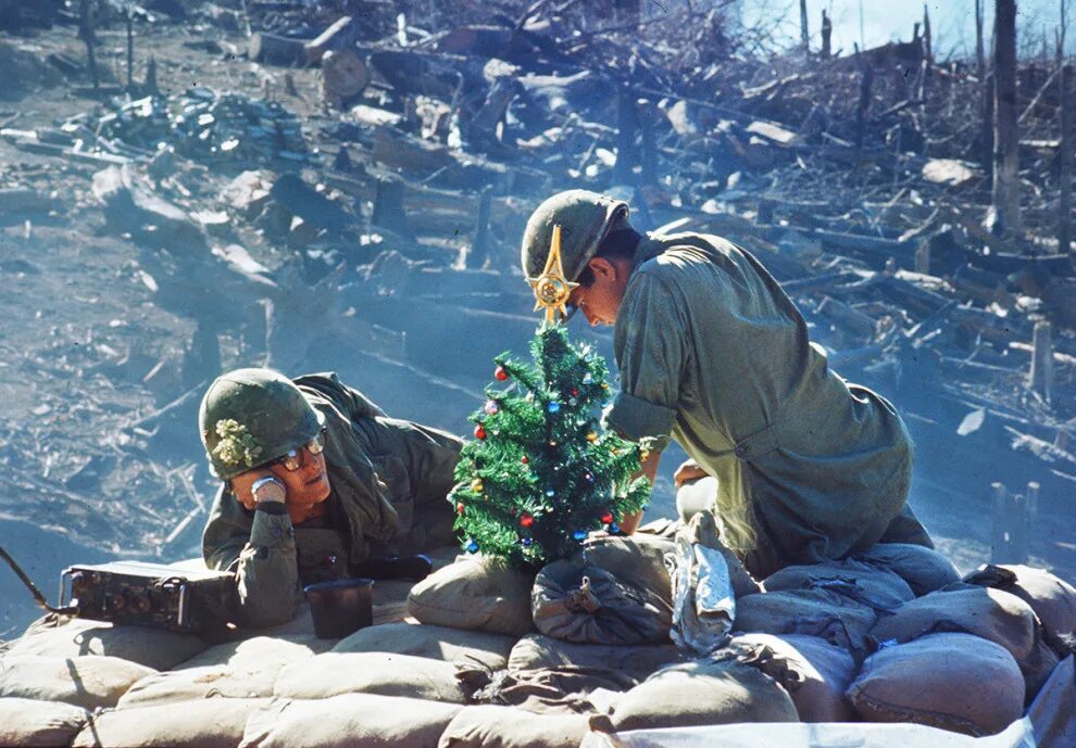 Военный новый год. Война во Вьетнаме Рожедство. Новый год на войне. Война во Вьетнаме Рождество. Новый год вторая мировая.