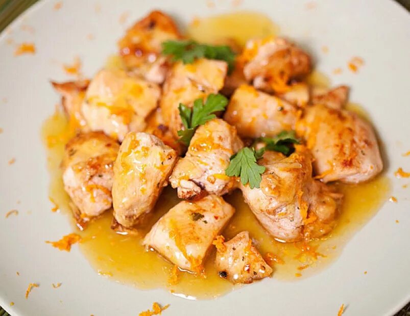 Куриная грудка кусочками в соусе