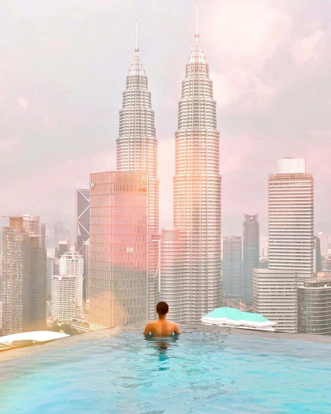 Aura pool. Aura skypool дубай отель. бассейн aura skypool в дубае. куала лумпур бассейн на крыше. куала лумпур отель с бассейном на крыше.